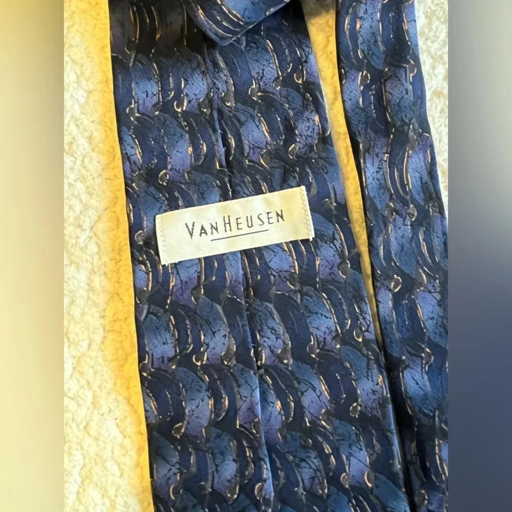 Van Heusen 100% silk tie, blue